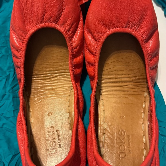 Tieks Poppy Red Flats with Teal Soles - Picture 9 of 11